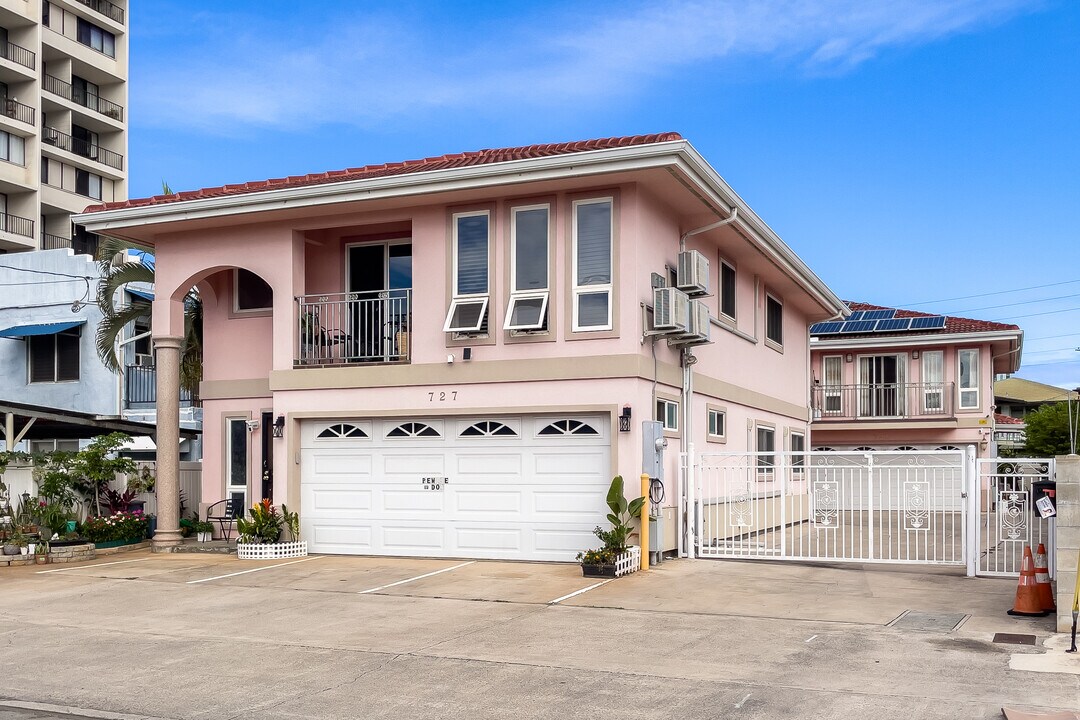 725 and 727 Hausten St Condominiums in Honolulu, HI - Building Photo