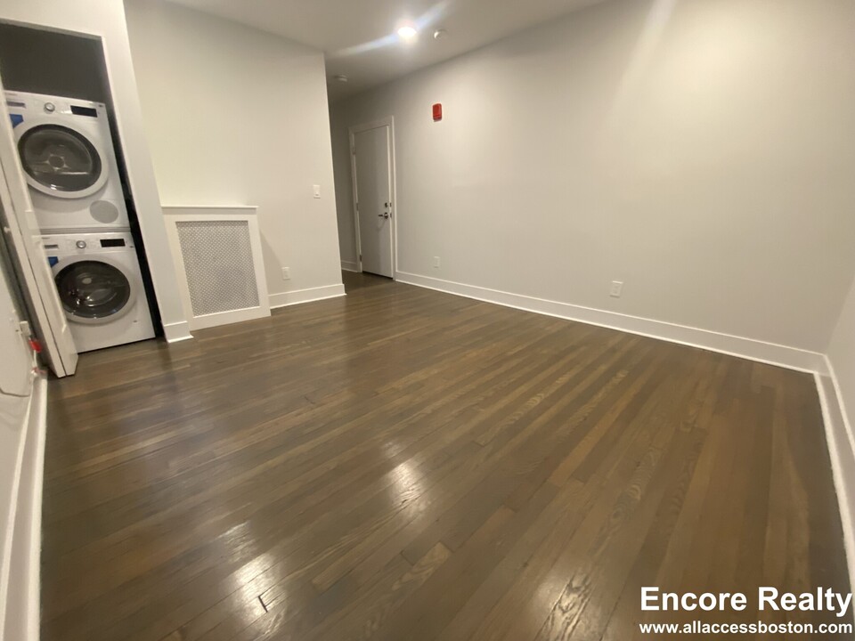 29 Peterborough St, Unit 3 in Boston, MA - Building Photo