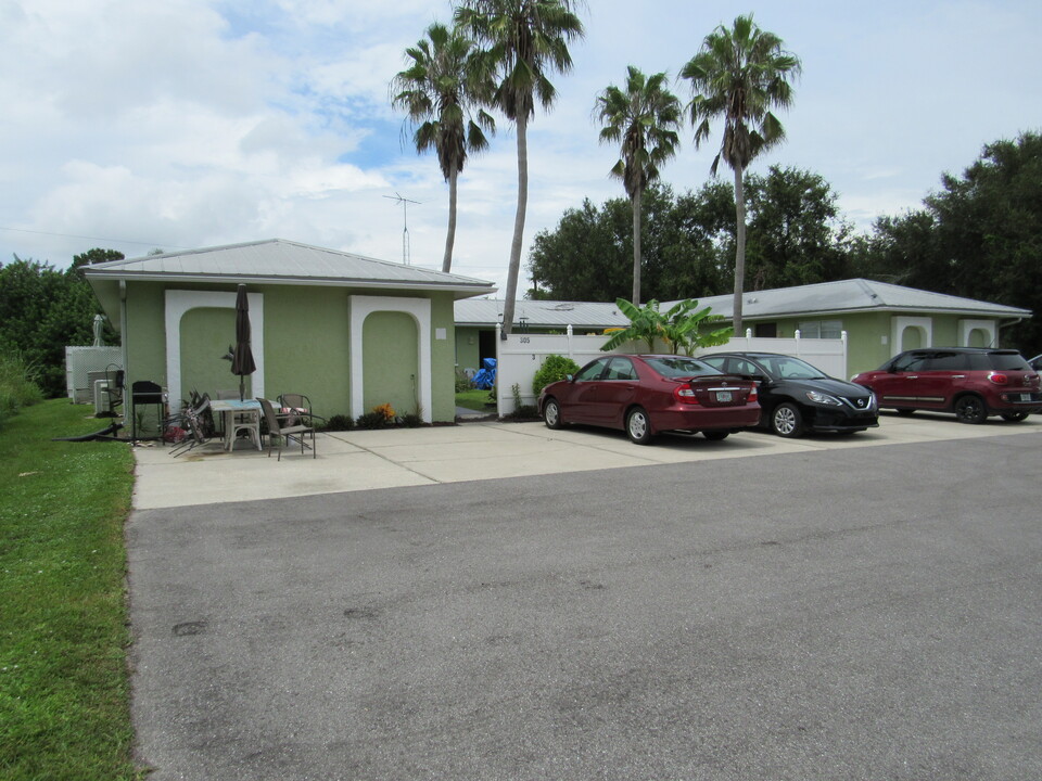 305 Duncan Rd in Punta Gorda, FL - Building Photo