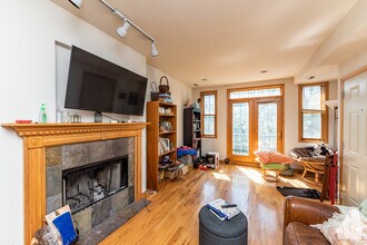 819 N Wood St, Unit 2 in Chicago, IL - Building Photo - Building Photo