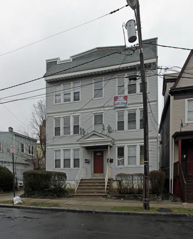 110-112 Eastern Pky in Irvington, NJ - Foto de edificio - Building Photo