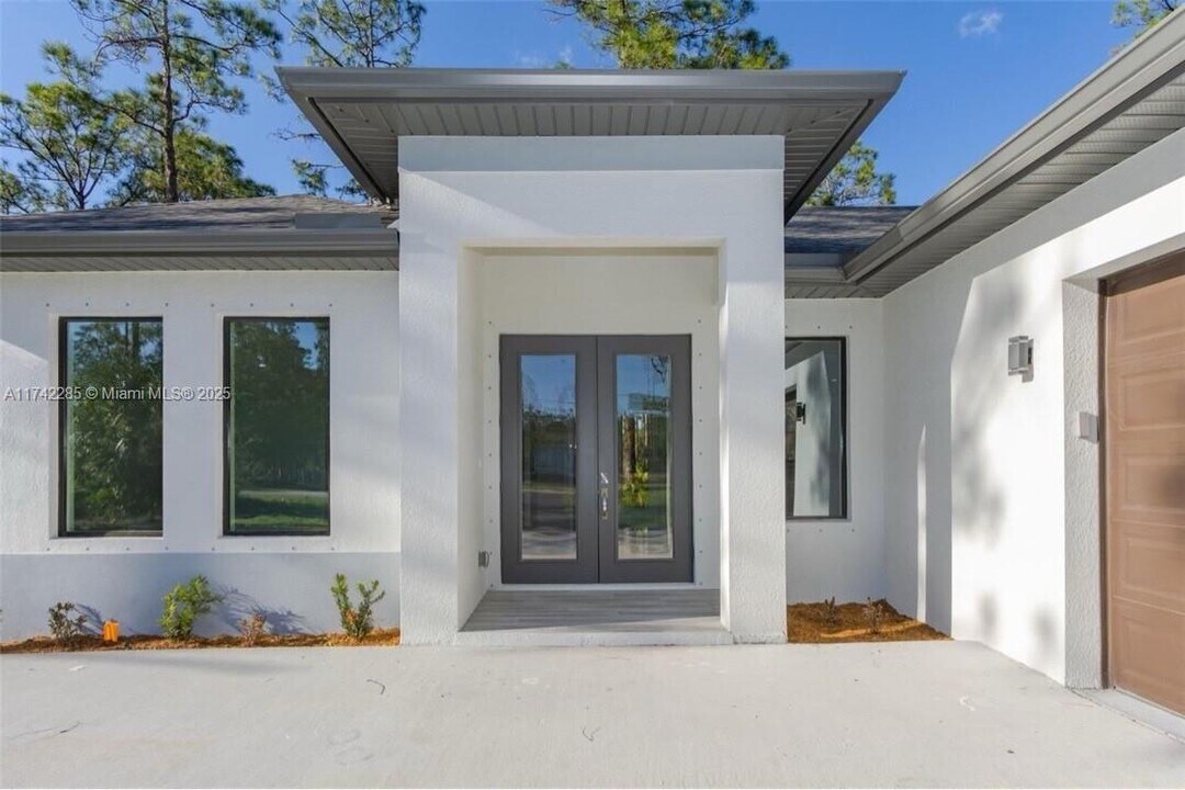 4091-4056 56th Ave NE in Naples, FL - Building Photo
