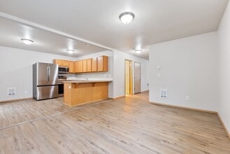 203 SE 129th Ave in Portland, OR - Building Photo - Building Photo