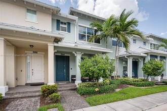 3944 Poinciana Ln in Hollywood, FL - Building Photo - Building Photo