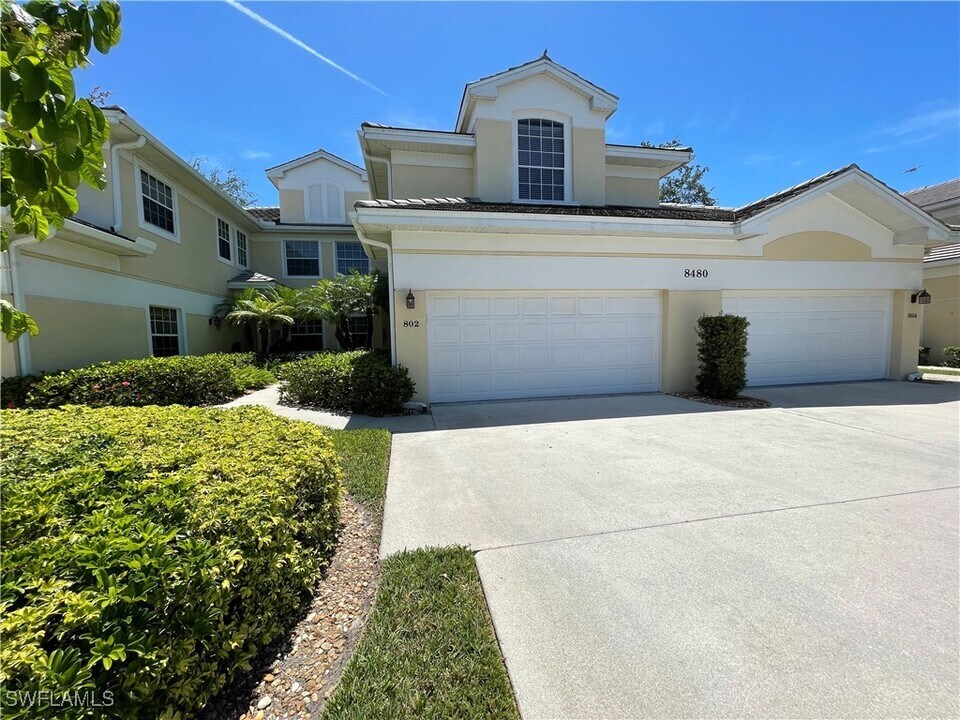 8480 Mystic Greens Way in Naples, FL - Building Photo