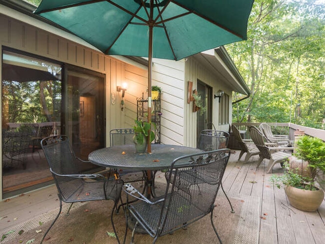 property at 1 Azalea Rd