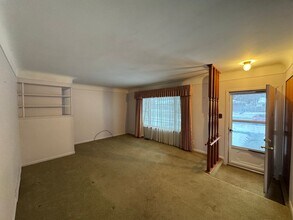 28556 Milton Ave in Warren, MI - Building Photo - Building Photo