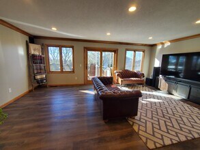 2521 Cedar Hills Dr in Minnetonka, MN - Building Photo - Building Photo