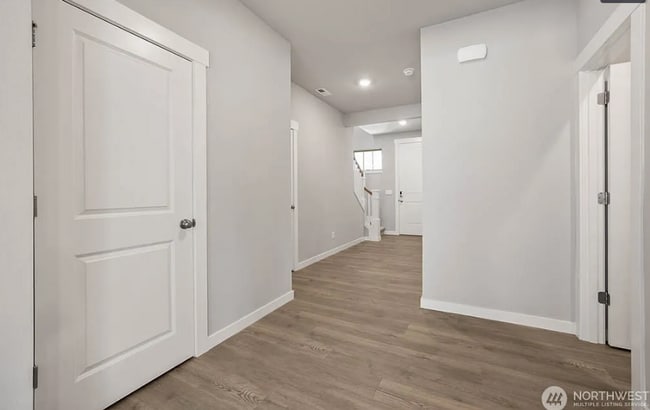 12051 Triviere Trail SE in Port Orchard, WA - Foto de edificio - Building Photo