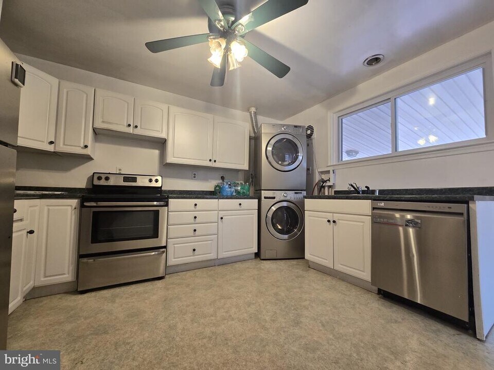 8109 Valley Ln in Ellicott City, MD - Building Photo