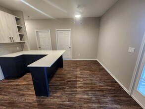 611 Carpenter Ave in Austin, TX - Building Photo - Building Photo