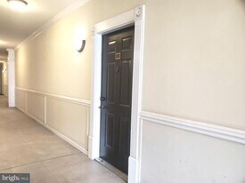 4850 Eisenhower Ave in Alexandria, VA - Building Photo