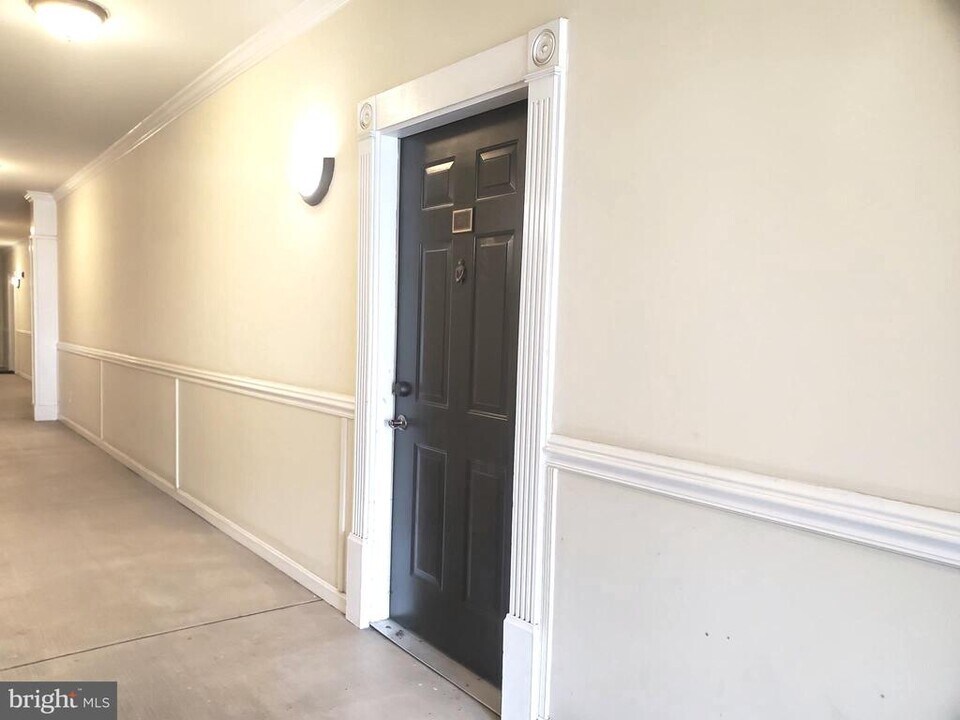 4850 Eisenhower Ave in Alexandria, VA - Building Photo