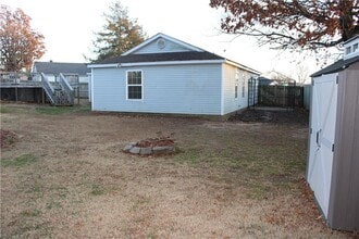 2418 Pine Lake Ave in Springdale, AR - Building Photo - Building Photo