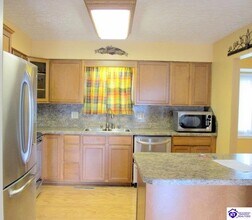 927 Woods Hollow Dr in Radcliff, KY - Building Photo - Building Photo