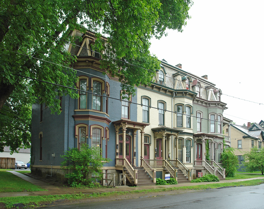 156 Caroline St in Saratoga Springs, NY - Building Photo