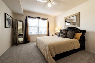 The Lakes Apartments in Kansas City, MO - Foto de edificio - Building Photo