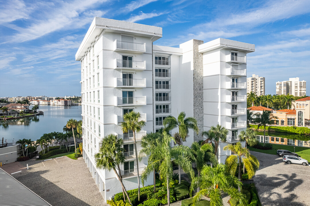 Pelican Pointe in Naples, FL - Building Photo