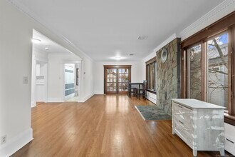 33 Douglas Ave in Stamford, CT - Building Photo - Building Photo