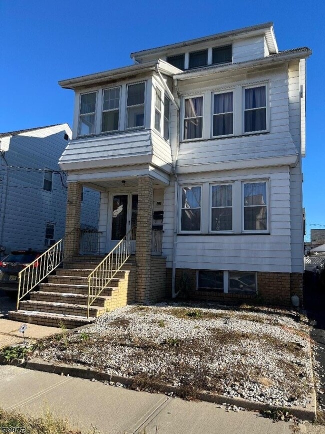 property at 202 N 17th St