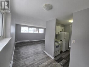 80 William St W in Oshawa, ON - Building Photo - Building Photo