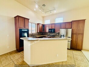 7910 W Little Eagle Ct in Tucson, AZ - Building Photo - Building Photo