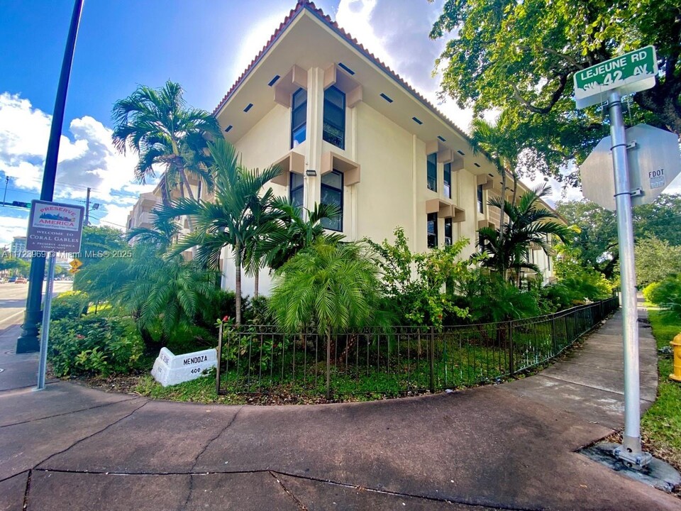 1600 S Le Jeune Rd in Miami, FL - Building Photo