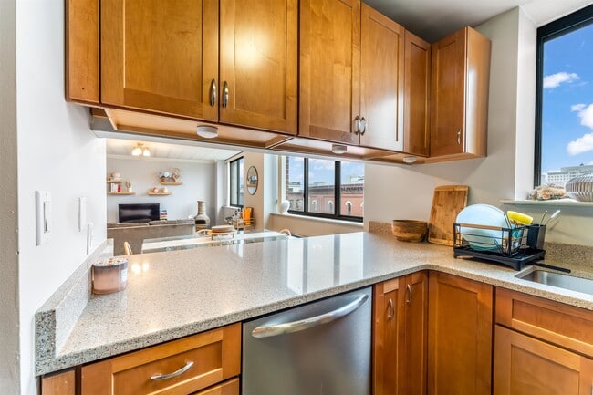 300 NEWARK St in Hoboken, NJ - Building Photo - Building Photo