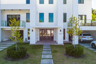 3550 E Glencoe St in Miami, FL - Building Photo - Building Photo