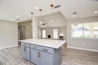 2810 Dove Country Dr in Stafford, TX - Building Photo - Building Photo