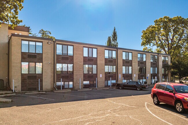 925 4th St SE in Minneapolis, MN - Building Photo - Building Photo