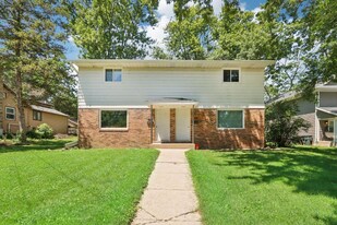 418-420 S Summit St in Whitewater, WI - Building Photo