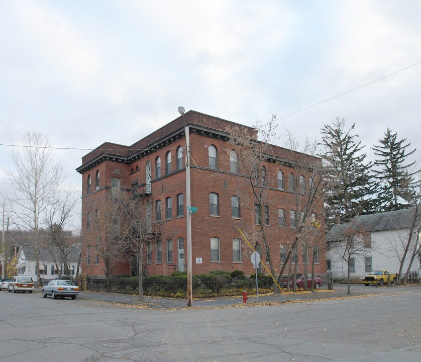 432 4th Ave in Troy, NY - Foto de edificio