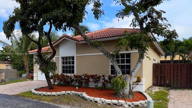 9000 SW 215th Terrace in Cutler Bay, FL - Building Photo - Building Photo