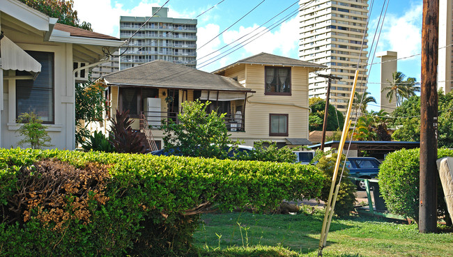 735 Kamoku St in Honolulu, HI - Building Photo - Building Photo