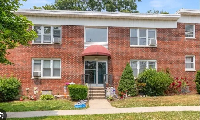 11 Stokes Rd, Unit 2B