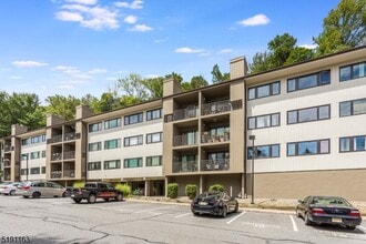 41 Mt Kemble Ave in Morristown, NJ - Foto de edificio - Building Photo