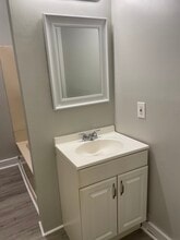 22 Whittlesey Ave, Unit 2 floor in New Haven, CT - Foto de edificio - Building Photo