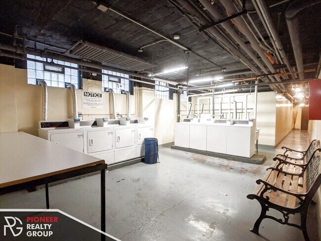 503 W Belmont Ave, Unit #505-2A in Chicago, IL - Foto de edificio - Building Photo