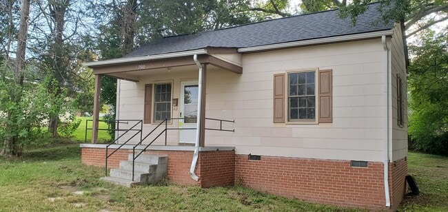 property at 1500 Maple St