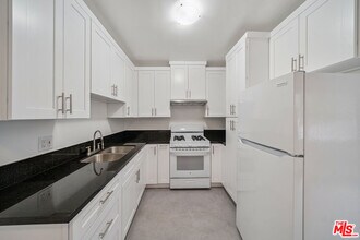 217 S Carondelet St in Los Angeles, CA - Building Photo - Building Photo