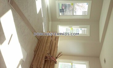355 Adams St-Unit -A in Boston, MA - Building Photo - Building Photo