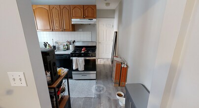 200 Banks St, Unit 5 in Cambridge, MA - Building Photo - Building Photo