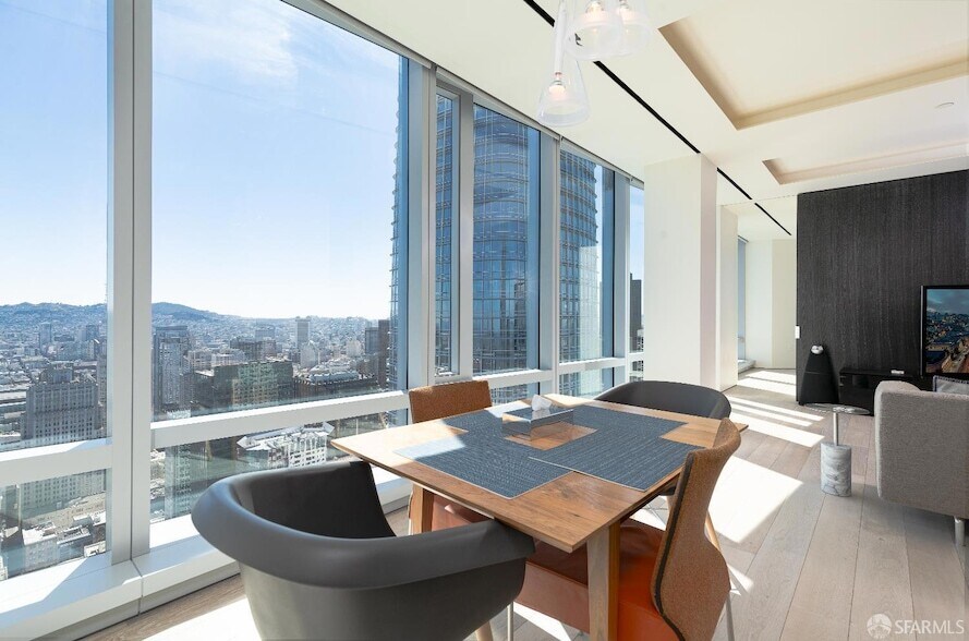 181 Fremont St, Unit 61C in San Francisco, CA - Building Photo