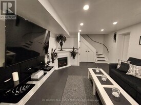 32 Ontoro Blvd in Ajax, ON - Building Photo
