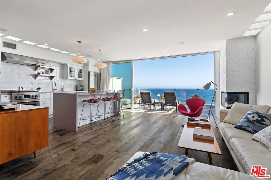 27400 Pacific Coast Hwy, Unit 108 in Malibu, CA - Building Photo