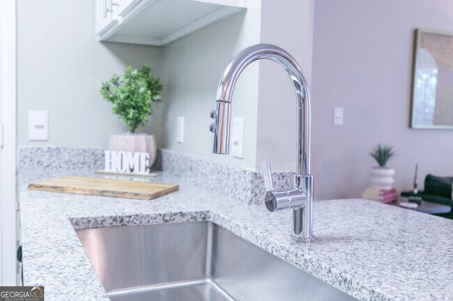 100 Windmont Dr NE-Unit -404 in Atlanta, GA - Building Photo - Building Photo