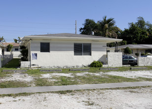 1555 NE 129 ST NORTH MIAMI FL in Miami, FL - Building Photo - Building Photo