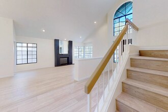 5813 Serrania Ave in Los Angeles, CA - Building Photo - Building Photo