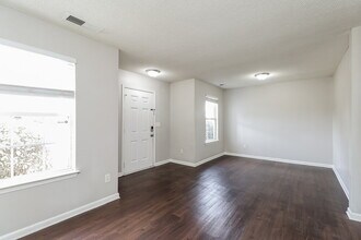 11206 Amber Glen Dr in Charlotte, NC - Foto de edificio - Building Photo